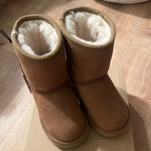 UGG unisex-child T CLASSIC SHORT II WP - Picture 2 of 10